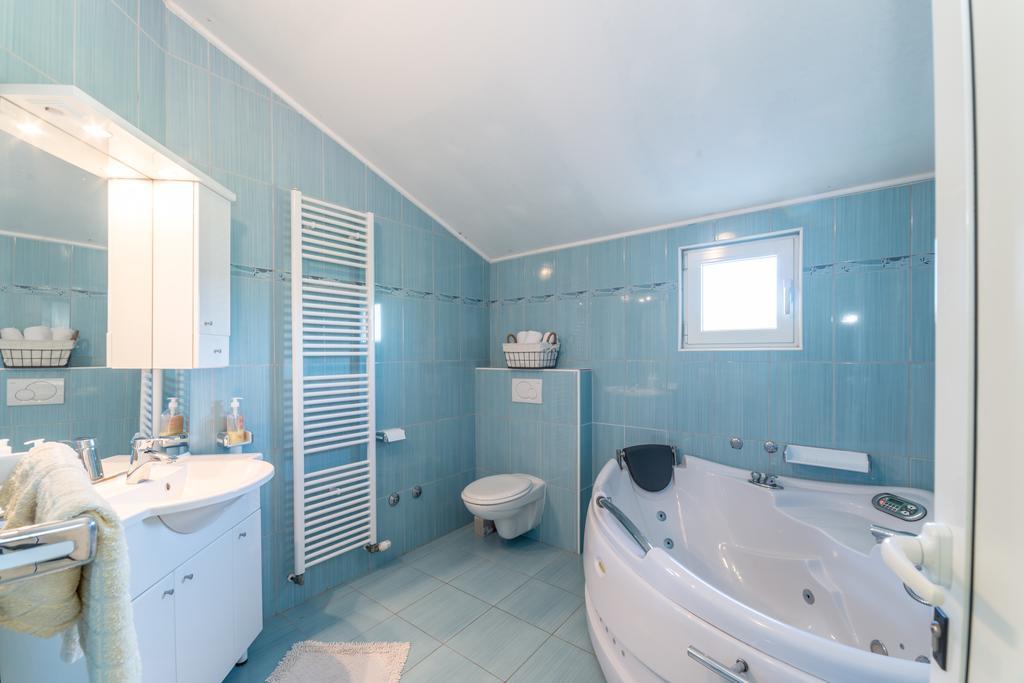 Crowonder Sun&Fun Holiday House With Large Swimming Pool, Playroom And Garden Bibinje Esterno foto