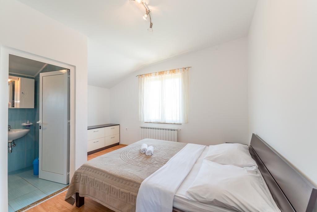 Crowonder Sun&Fun Holiday House With Large Swimming Pool, Playroom And Garden Bibinje Esterno foto