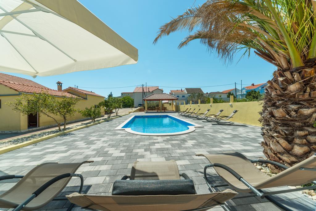 Crowonder Sun&Fun Holiday House With Large Swimming Pool, Playroom And Garden Bibinje Esterno foto